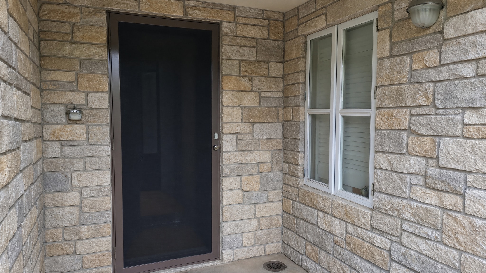 still air insulating air gap